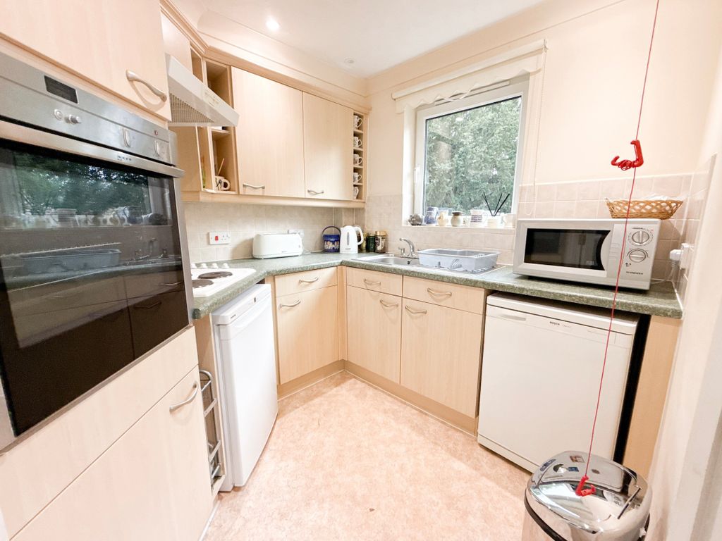 Property photo 3 of 12 Kitchen