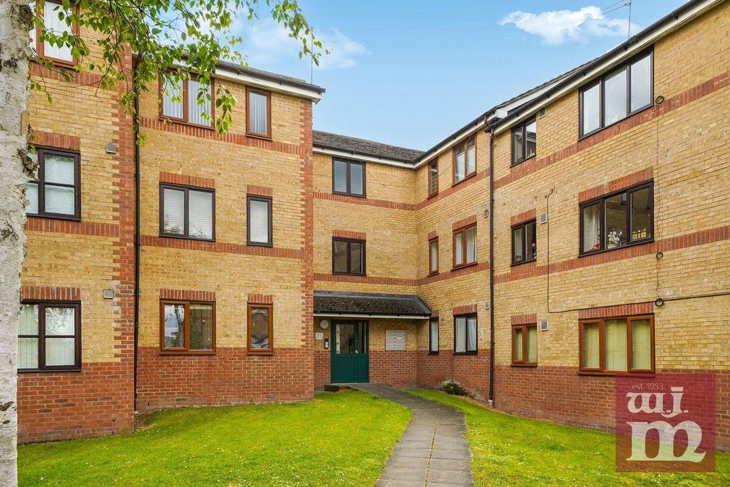 Property photo 1 of 10 Draycott Close