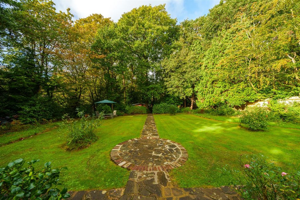 Property photo 3 of 35