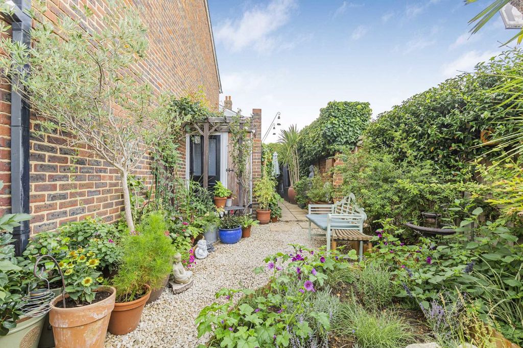 Property photo 1 of 5