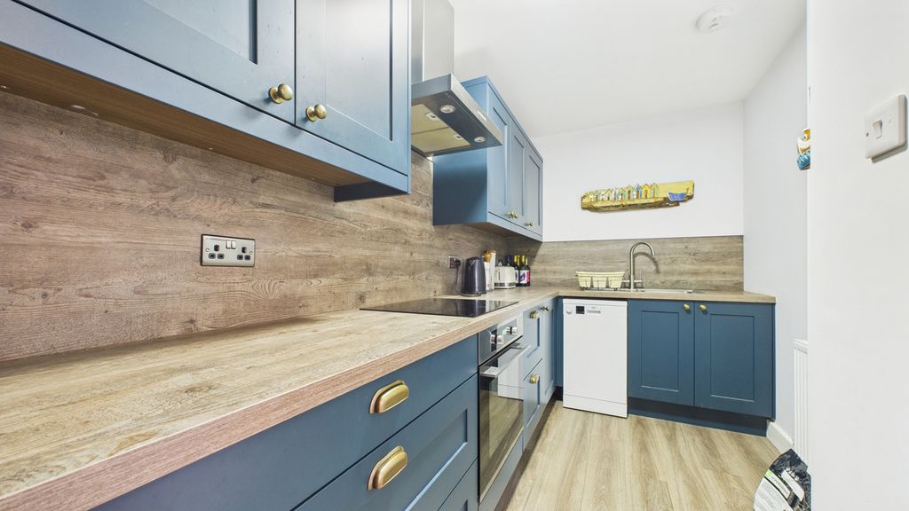 Property photo 3 of 25