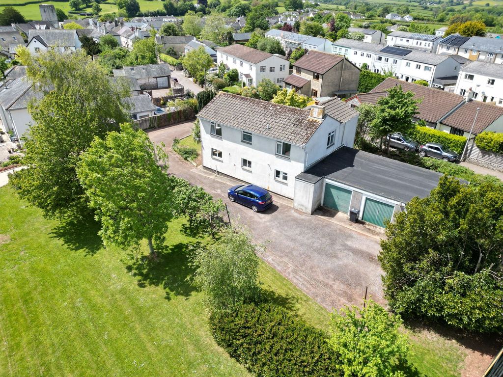 Property photo 2 of 33