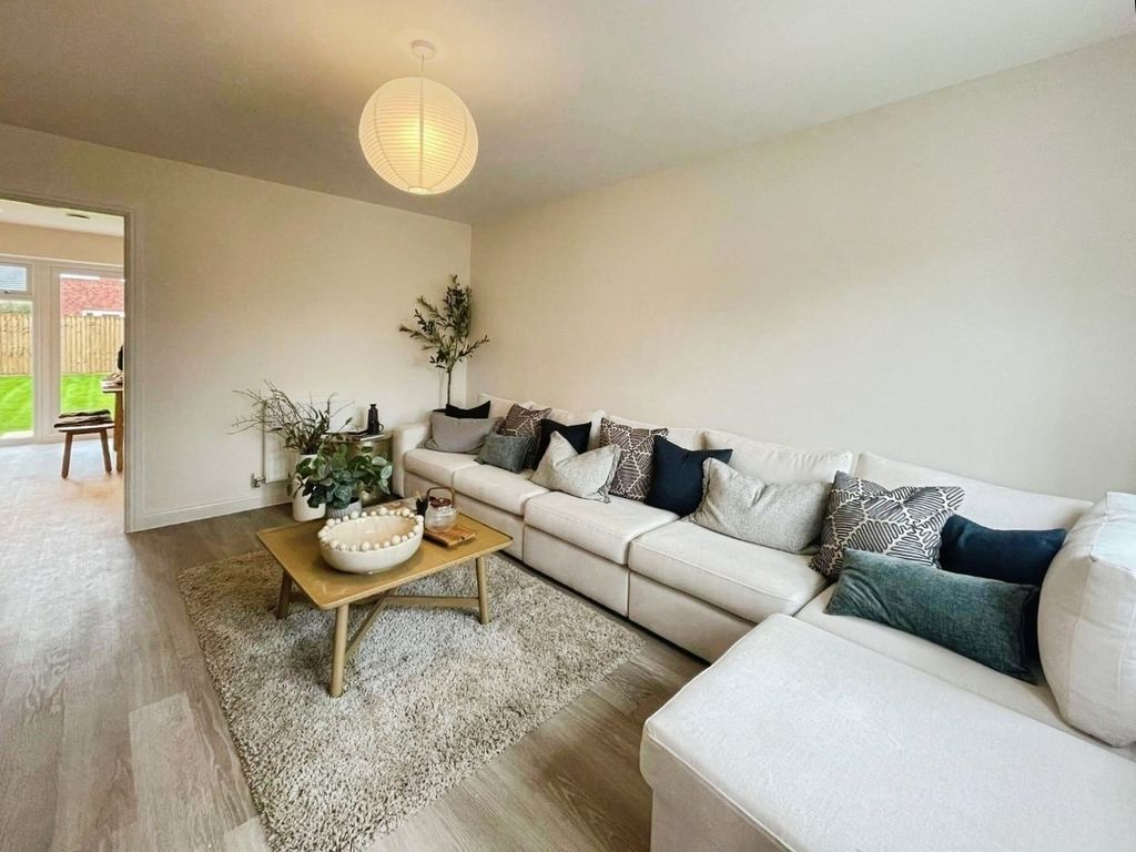 Property photo 3 of 11 Pbox-Living_Room-346680.Jpg