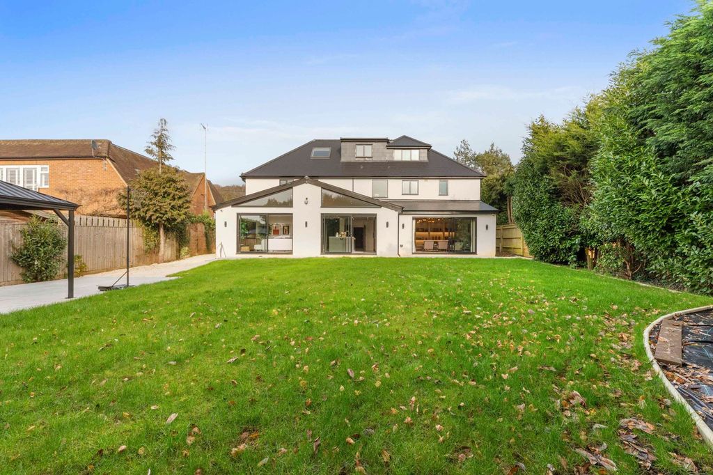 Property photo 2 of 28