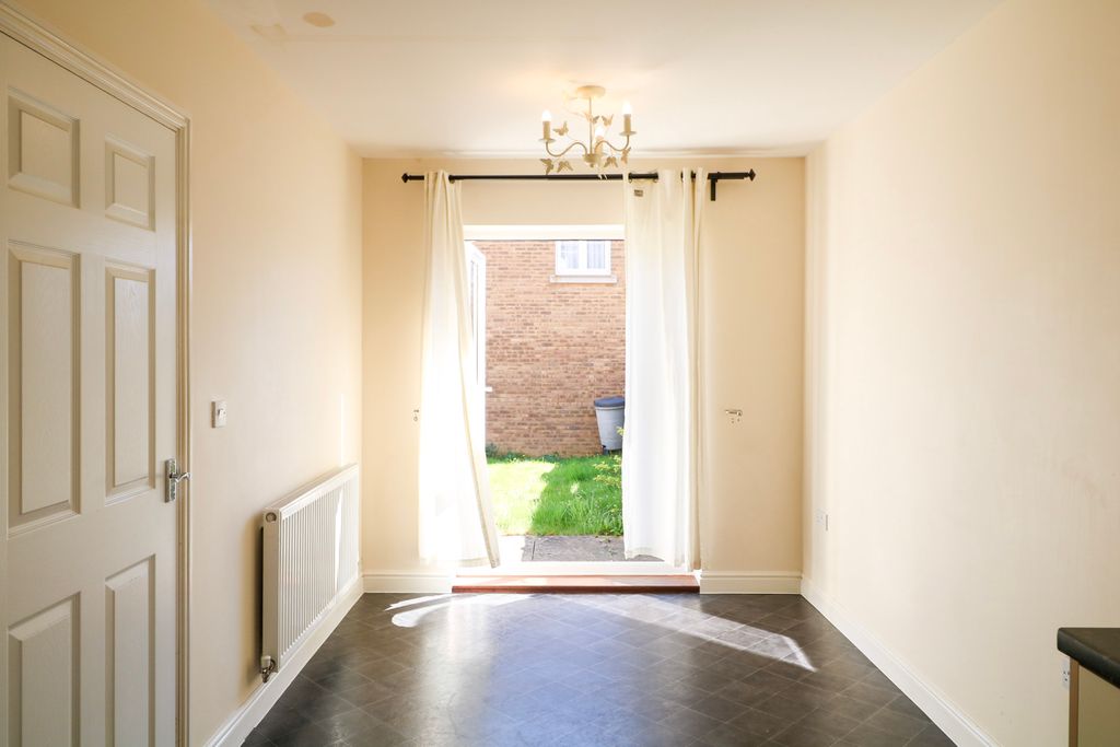 Property photo 3 of 20 Dining Area