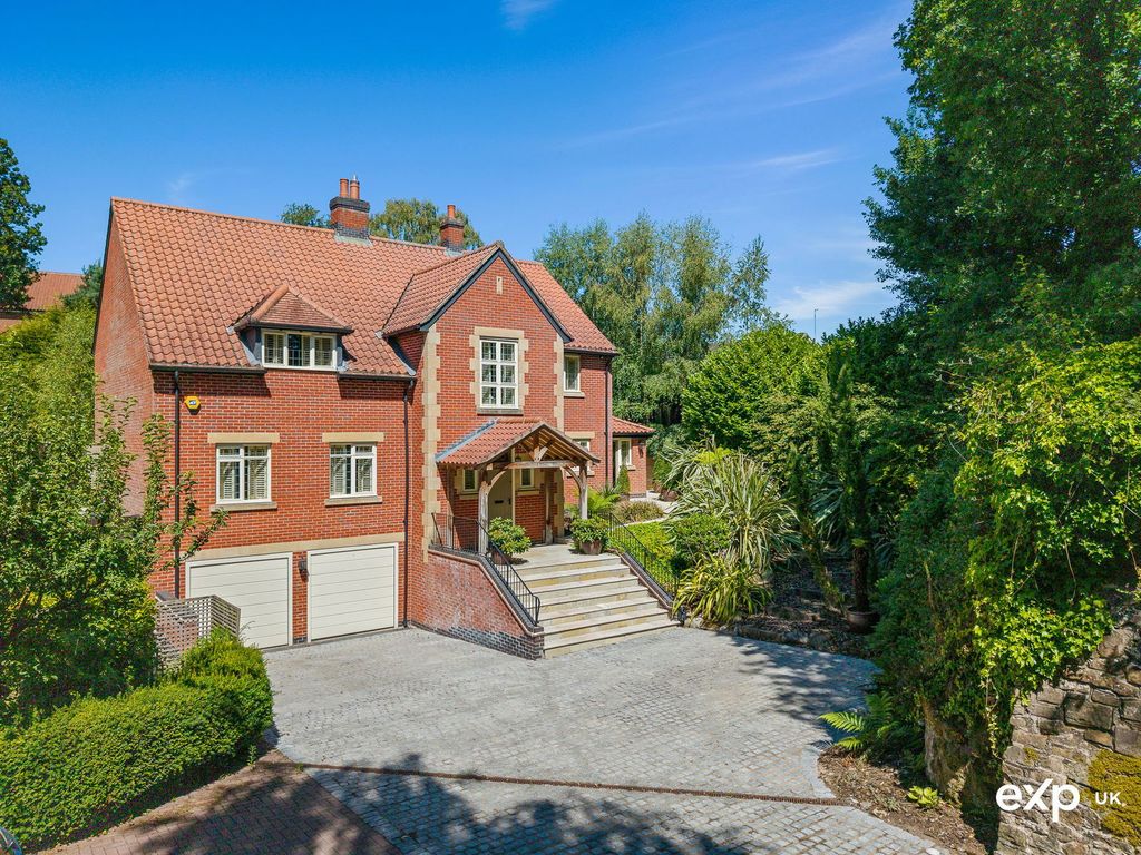 Property photo 1 of 44