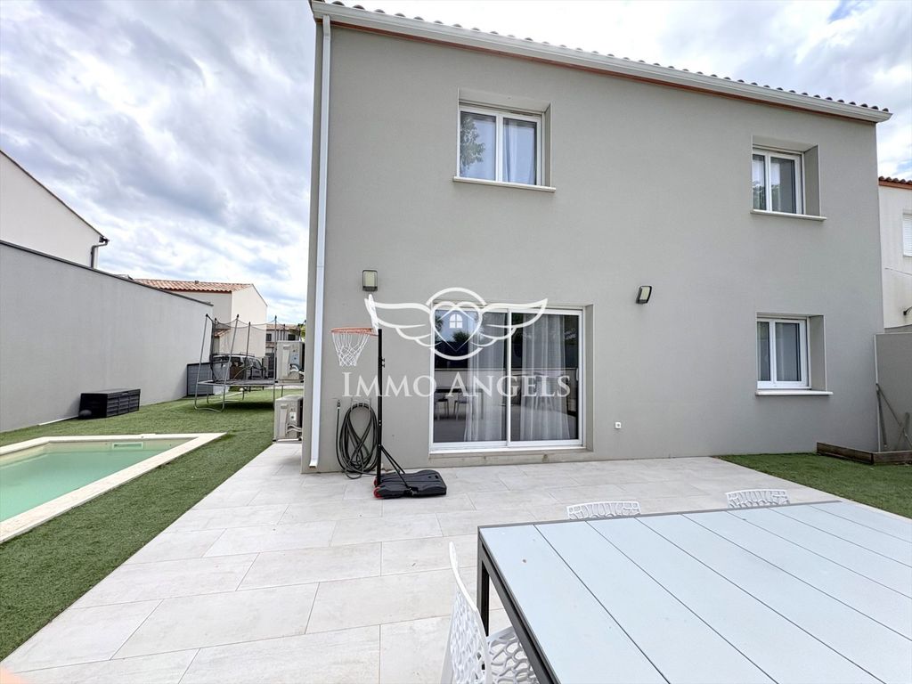 Property photo 1 of 17 House Of 141 m² With A Swimming Pool On A 376 m² Plot