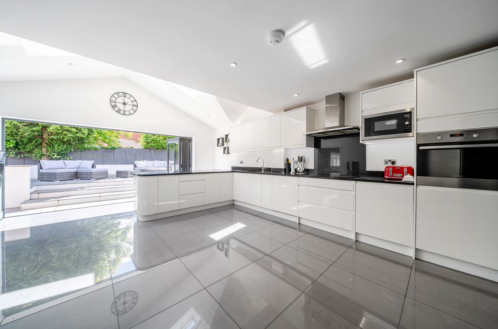 Property photo 2 of 22 1469454-12-6A281B...