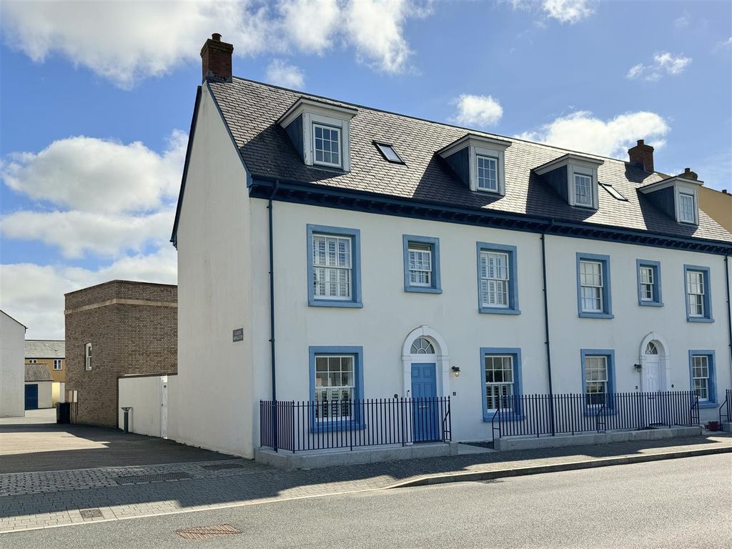 Property photo 1 of 40