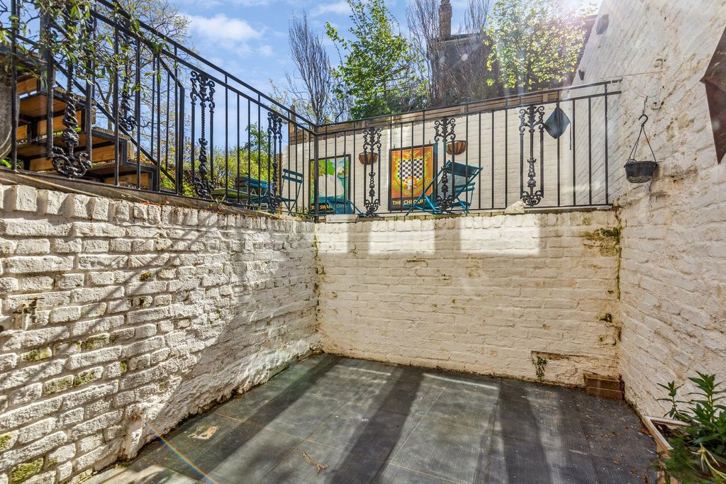 Property photo 2 of 8