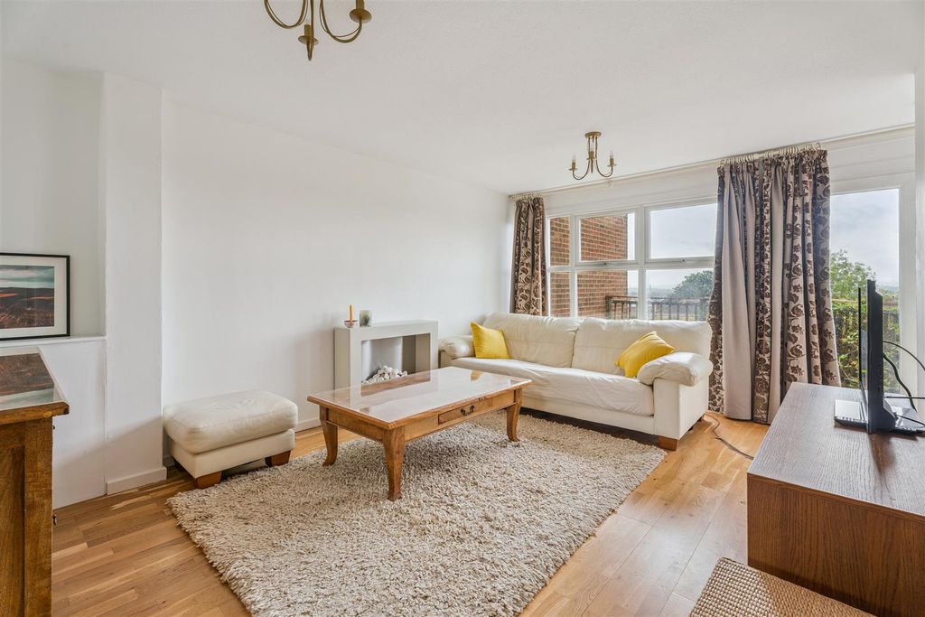 Property photo 3 of 15 Sitting Room