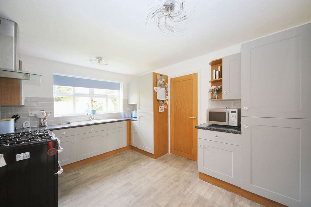 Property photo 3 of 23