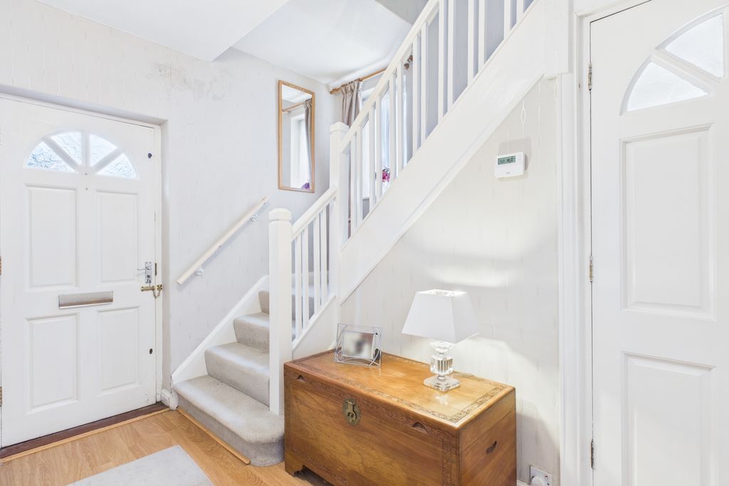 Property photo 3 of 20 Cam03162G0-Pr0353-Still024