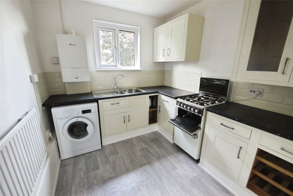 Property photo 2 of 10 Kitchen