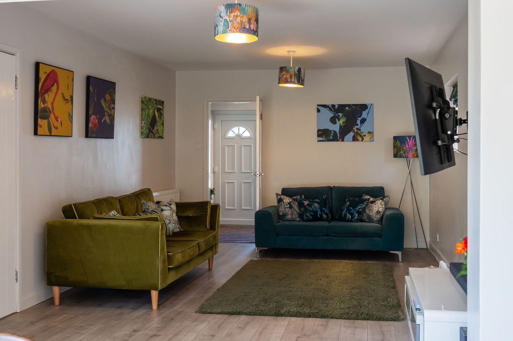 Property photo 3 of 27