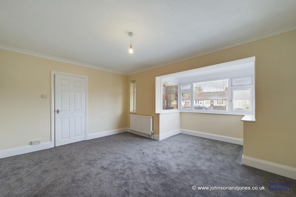 Property photo 2 of 18 3 Lounge.Jpg