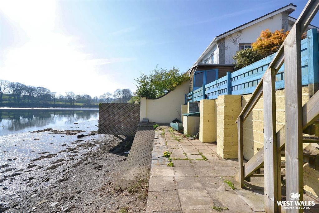 Property photo 3 of 27 Access To River