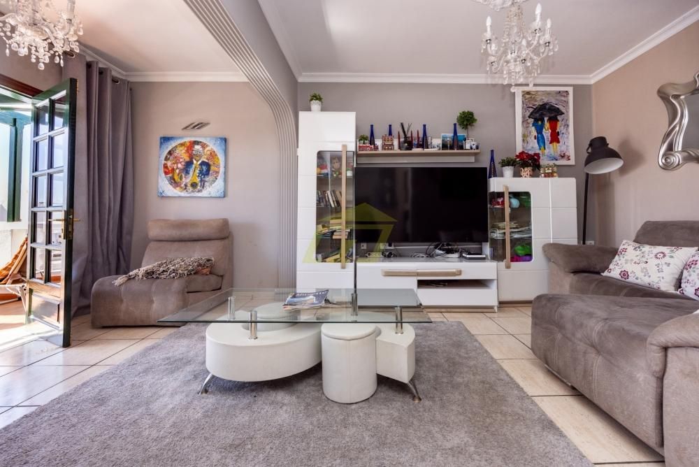 Property photo 2 of 28