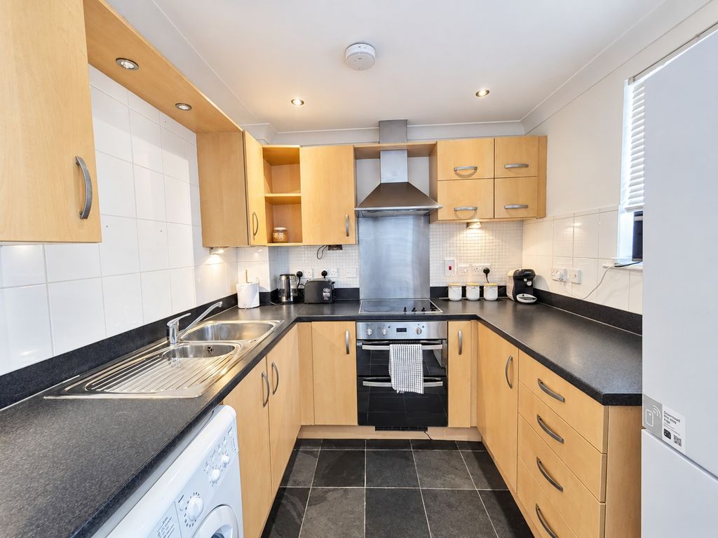 Property photo 2 of 7 Kitchen