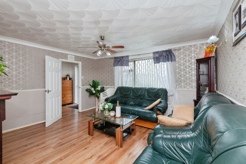 Property photo 2 of 19 Pbox-Img.Jpg