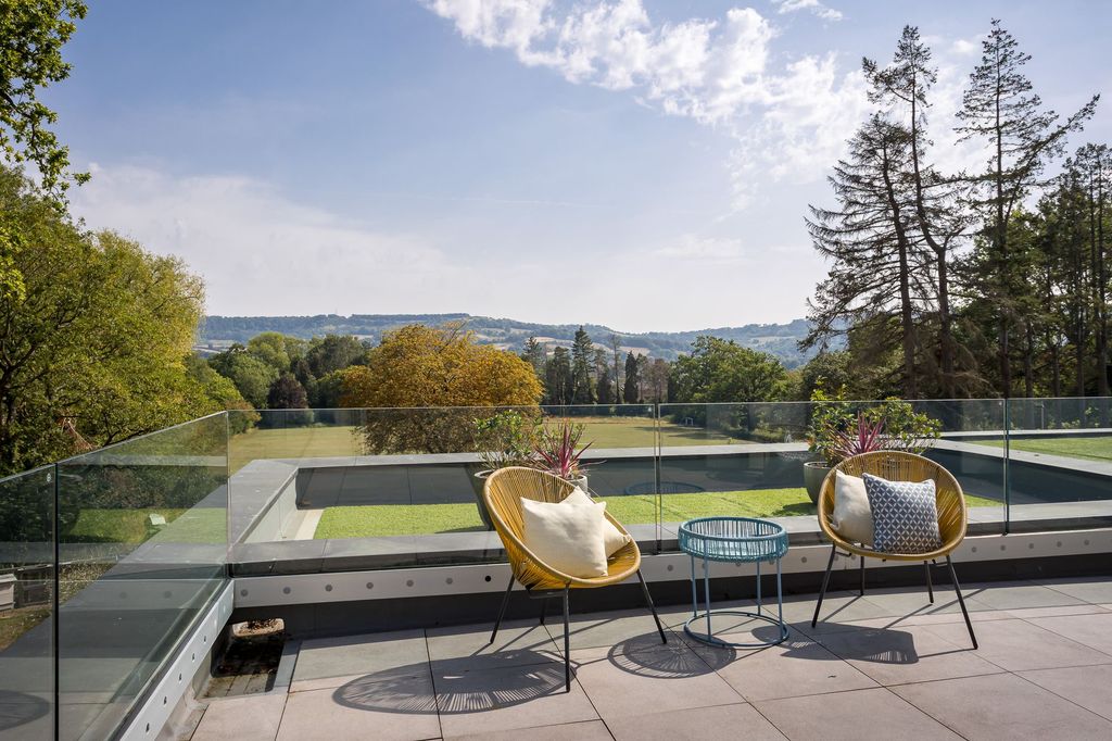 Property photo 2 of 26