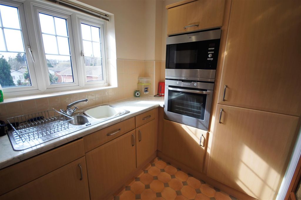 Property photo 3 of 7 Kitchen