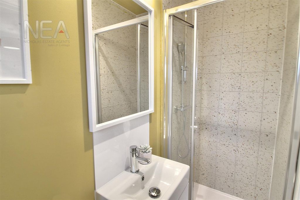 Property photo 3 of 15 Room Five En-Suite