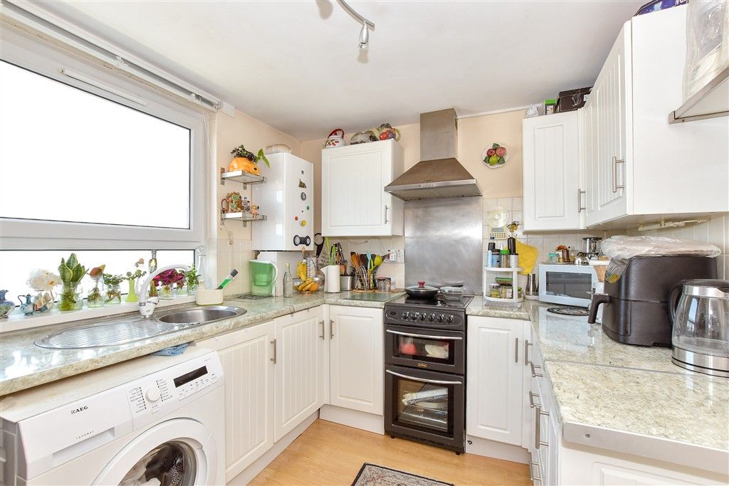 Property photo 3 of 7 Kitchen