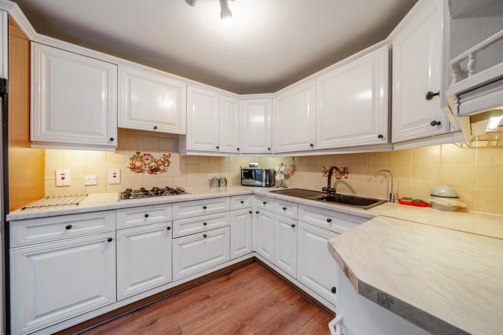 Property photo 3 of 20 Kitchen