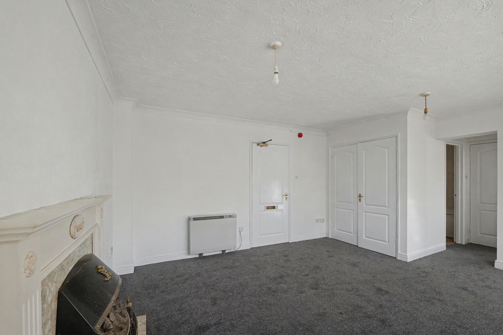 Property photo 3 of 11 2 Castle Malwood Lodge, Minstead, Lyndhurst, So43 7Hb
