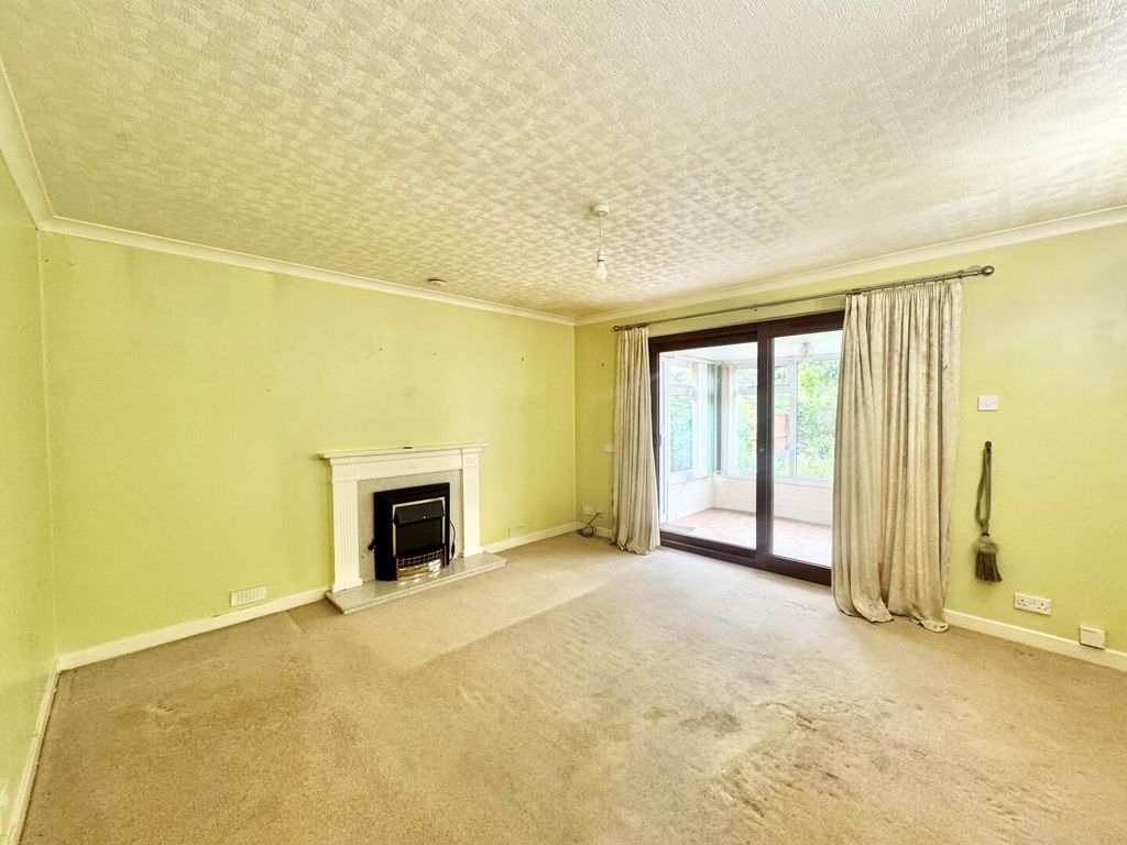 Property photo 3 of 16 Living Room