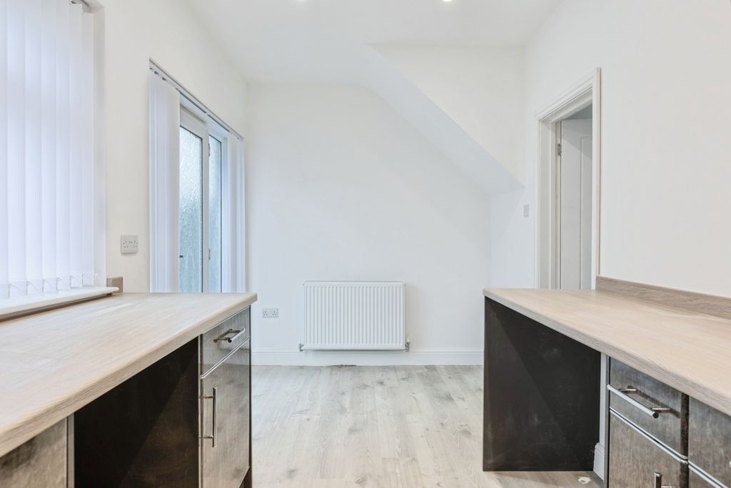 Property photo 3 of 17 Photo