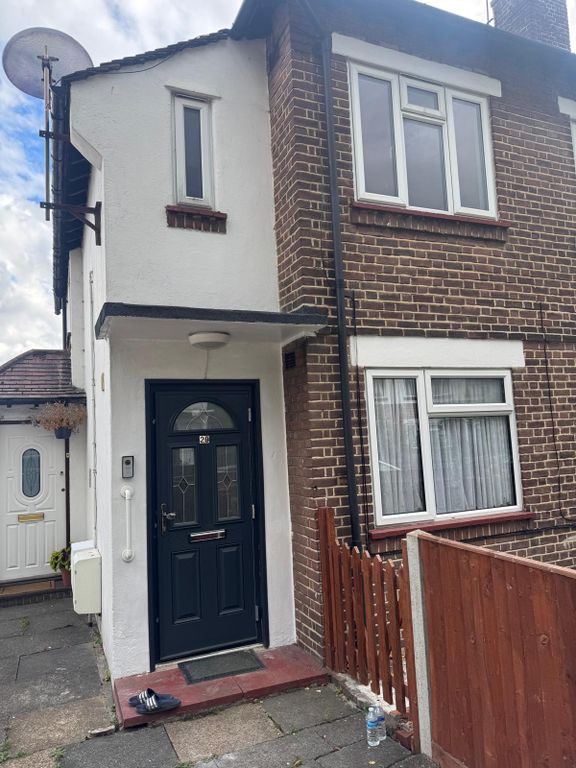Property photo 1 of 13 2 Bedroom Flat With 1 Reception Room – Alexandra Close, Harrow Ha2