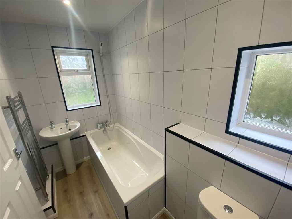 Property photo 2 of 10 Bathroom 3.Jpg