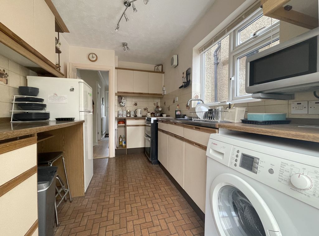 Property photo 2 of 16 Kitchen