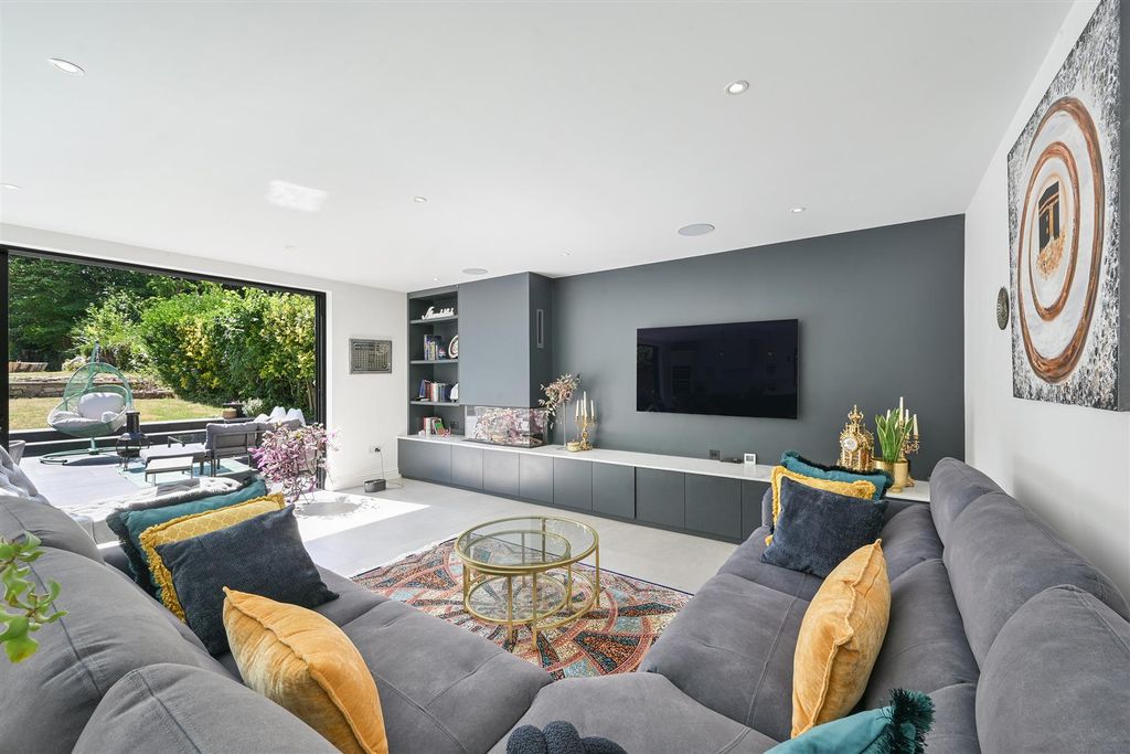 Property photo 3 of 24 Nork Way, 54- (2).Jpg