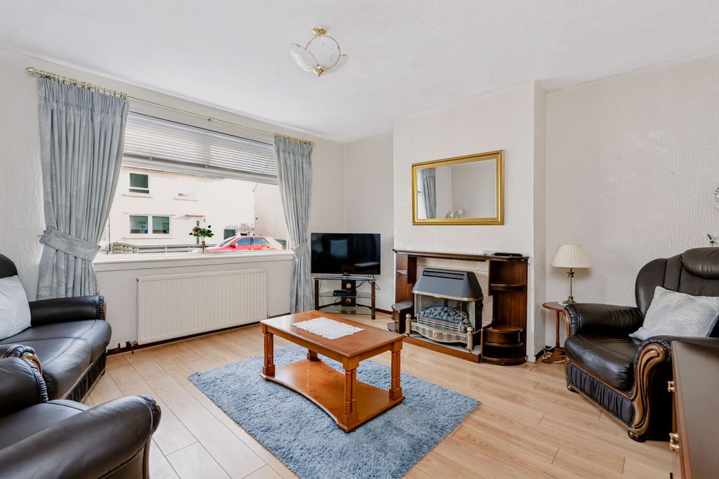 Property photo 2 of 27