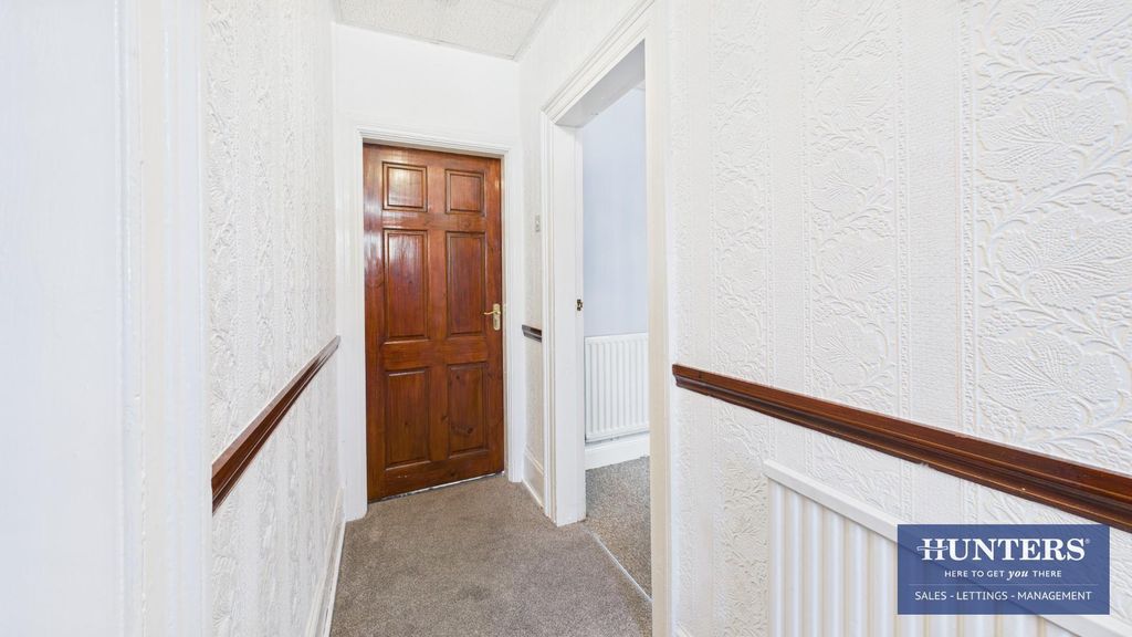 Property photo 2 of 17 Hallway