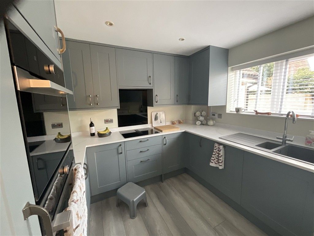 Property photo 2 of 10 Kitchen