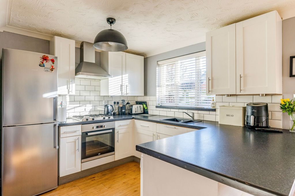 Property photo 2 of 23