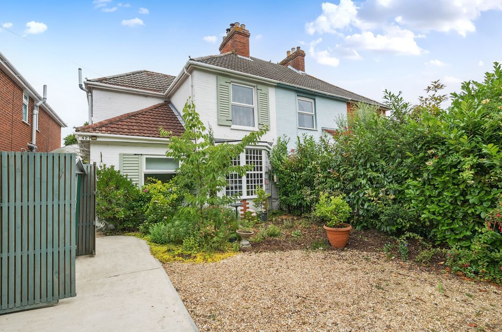 Property photo 1 of 12 1312069-1-685Be2c...