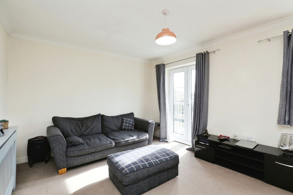 Property photo 2 of 23