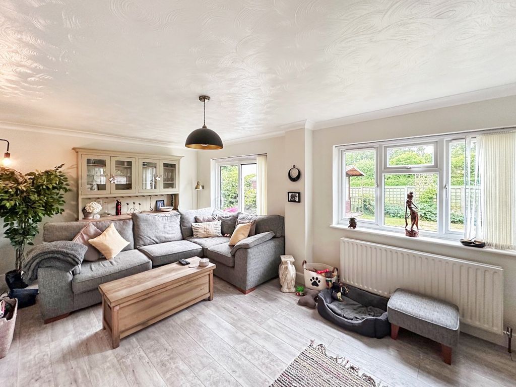 Property photo 3 of 12 4208304