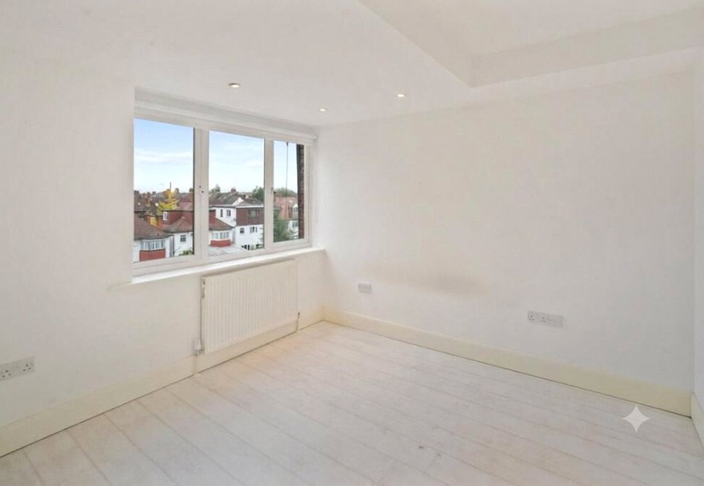 Property photo 3 of 6 Picture No. 04