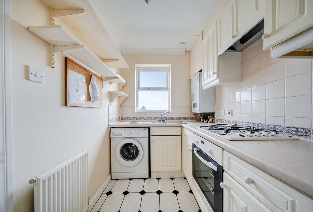 Property photo 2 of 8 1385543-2-69284Bb...