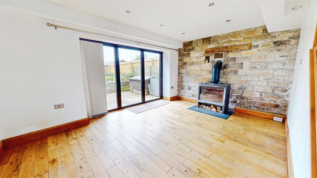 Property photo 2 of 12 1B18541c-4-Saxon-Court-06182026_111949.Jpg