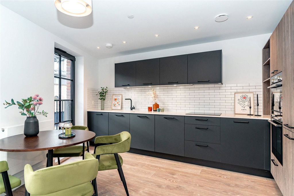 Property photo 2 of 18 Picture No. 33