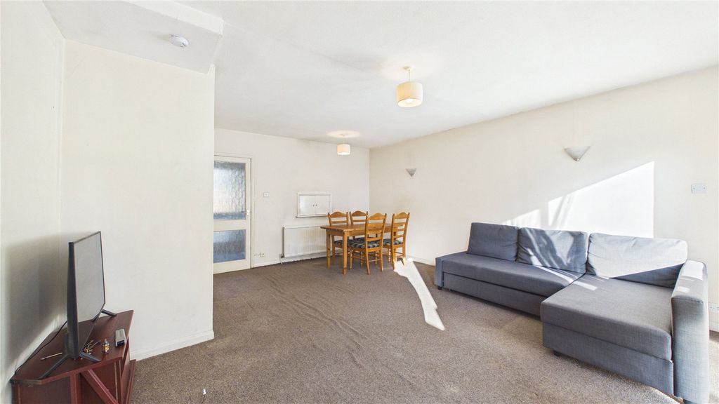 Property photo 3 of 12 Picture 3