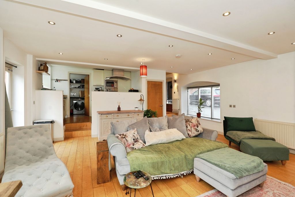 Property photo 2 of 18 Pbox-Img.Jpg