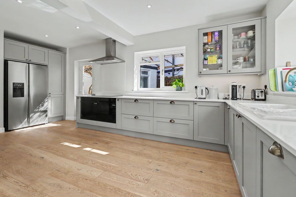 Property photo 3 of 23